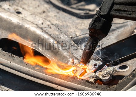 Oxy-Fuel Cutting Torch to cutting car for metal recycling