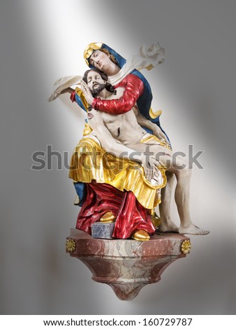 Picture of a statue of Maria with Jesus