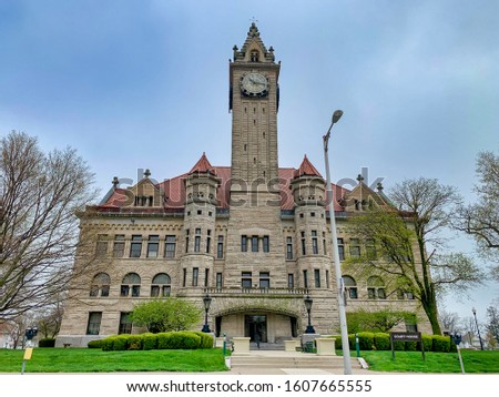 The Bowling Green municipal court in Ohio. A romanesque style national historic place.