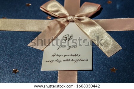 Photo gift box with postcard on which the wishes are written