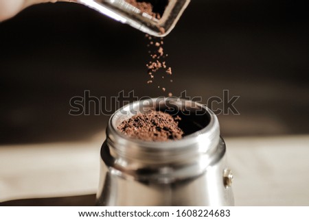 Espresso powder falls into the bialetti machine