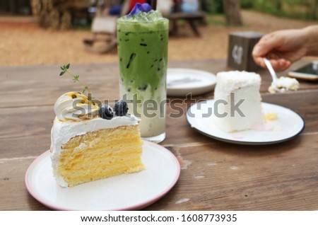 Great time for Cake and ice green tea! 