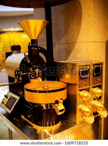  machine Varieties of coffee. The coffee maker is antique. Roasting coffee. A rare coffee roasting machine.
