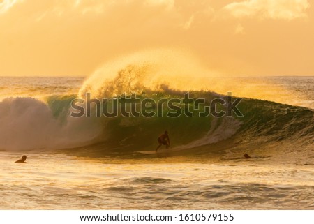 picture of waves at the North Shore of Oahu, Hawaii