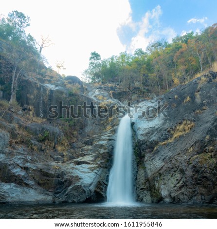 Mae Riva Waterfall is a waterfall that must be visited when going to Mokochu mountain trekking.