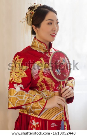Bride in Chinese wedding dress