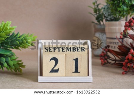 September 21, Vintage natural calendar design with number cube.