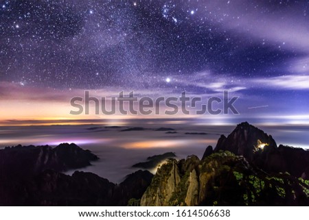 Starry sky and sea of clouds shot at Huangshan, Anhui