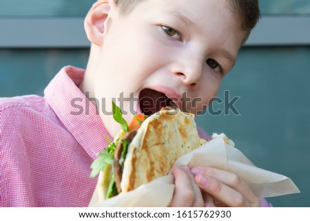 close-up, boy eating fast food, hamburger