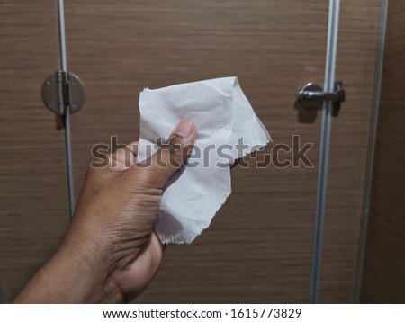 Small tissue in the hands is not enough for use