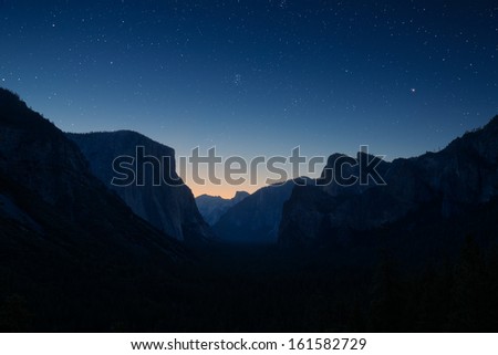 Yosemite valley by night under the stars