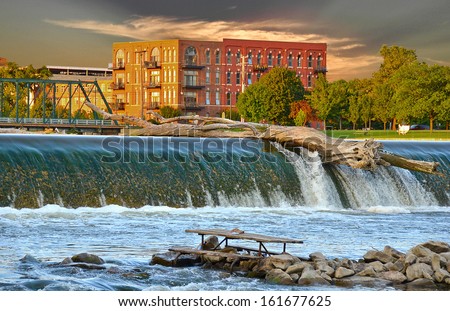 driftwood log on top of dam on the Grand river in grand rapids, michigan Royalty-Free Stock Photo #161677625