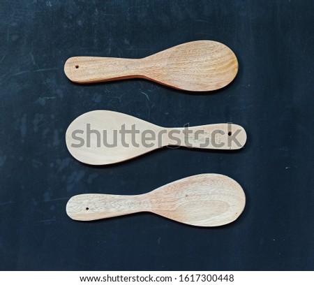 The results of wooden crafts made into rice spoons are very good.