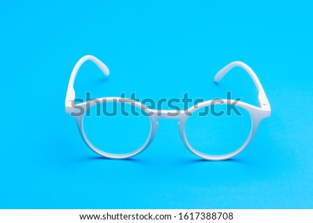 Glasses and lenses graduated on a plain background, with graduated glasses to be able to see either from far or near or to enlarge the size of the letters.