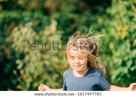 Toddler girl jumping – Kempen, NRW, Germany