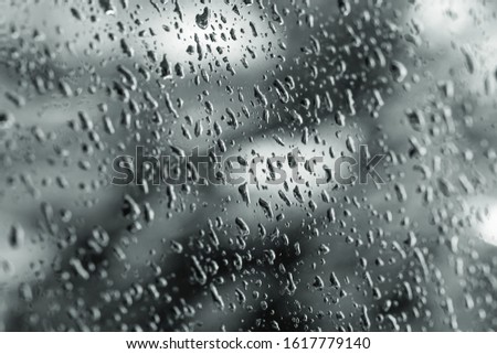 Chuva, Rain, Brasil, Vidro. Photograph of the window of a car with raindrops.