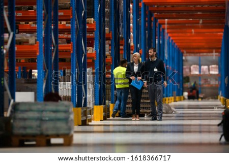Managers in Warehouse discuss about business strategy