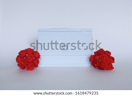 valentine's day lightbox and red roses heart
