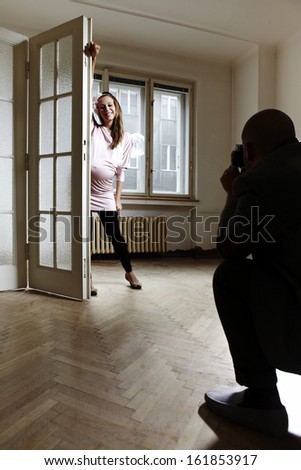 Making picture of his wife