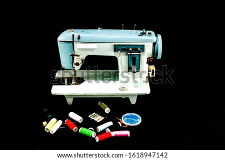 Photo Picture of an Old Vintage Sewing Machine