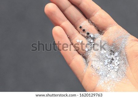 aesthetic pictures. glitter on hands
