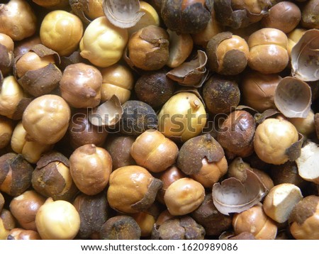 Yellow and brown color dry roasted Black chickpeas