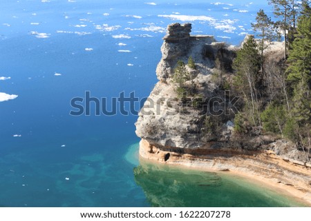 pictured rocks in michigan's upper peninsula 