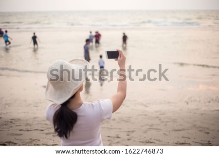 Young women taking pictures to enjoy in the middle of nature