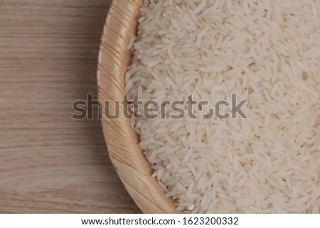 White rice grain From Thailand, taking pictures so that they can be seen clearly On various containers