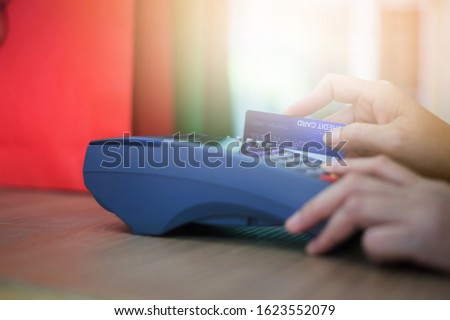 Swipe the blue credit by hand on the payment screen.