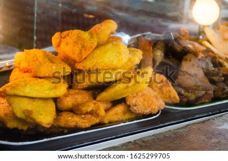 A typical display of foods in a kind of  popular open-air eatery, known as "fonda" in Panama, where people  eat delicious fried stuffs as "torrejas" and  "lechona" as shown in the picture