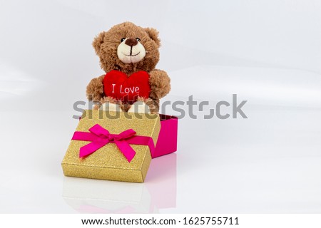 Stuffed bear with a heart and the words "I love you"