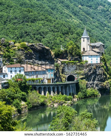 Ambialet (Tarn, Midi-Pyrenees), the old village on the Tarn river at summer