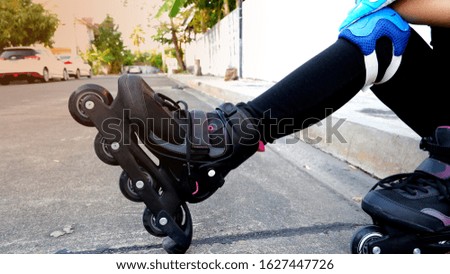 Close up Girl wear the rollerblade with Knee guard
