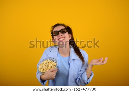 cheerful woman in 3d glasses with popcorn in the hands of advertising