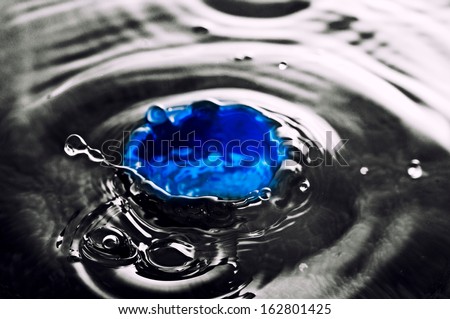 Water background with  blue hole in the middle 