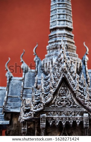 Travelling Laos, temple building decoration 
