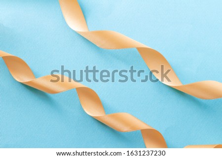 Image of refreshing and sophisticated gift with blue background and gold ribbon