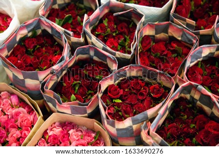 roses flower bouquet in market sale for valentine's day . full hd picture 300 dpi