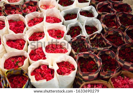 roses flower bouquet in market sale for valentine's day . full hd picture 300 dpi