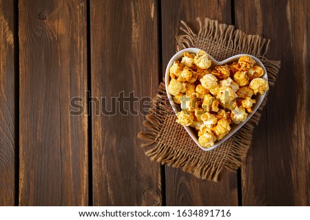 caramelized pop corn in a heart-shaped bowl