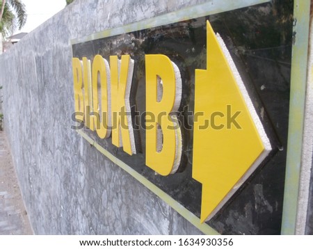 black board that had BLOK B sign. that type had yellow color and has mean BLOCK B