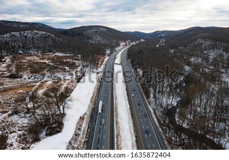 Aerial view of road - Traffic in The New York State Thruway (85) near Arden - NY - USA Royalty-Free Stock Photo #1635872404