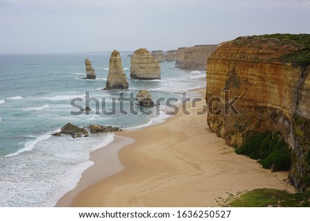 Great Ocean Road in Victoria : Twelve APostles cliffs and viewpoint