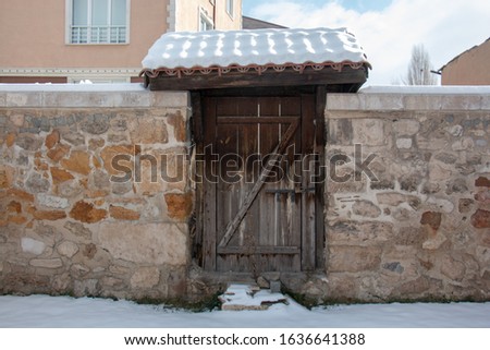 An old wooden door between the walls.