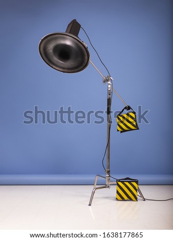 Photography C-Stand Chrome with blue background and beauty dish