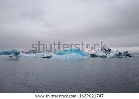 picture of the glacier and iceberg in Iceland