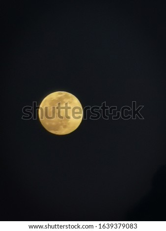 a beautiful photo of the moon