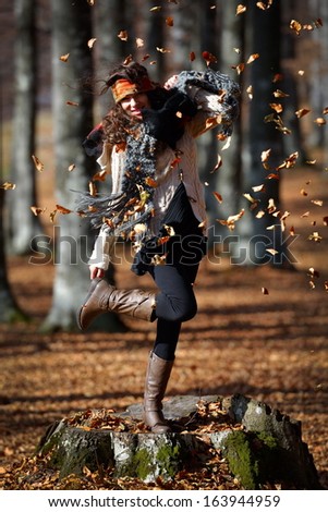 young woman outdoor in autumn