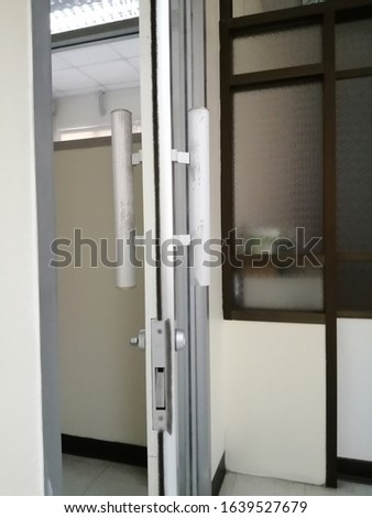 The vintage​ of metal​ hand​le of the door​ for​ background. Modern​ of handle door in office​